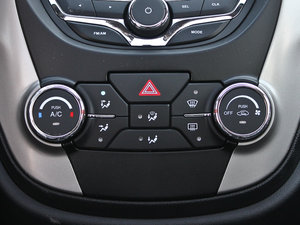 2012款1.6L 手动豪华版 中控区