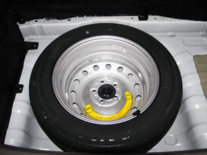 2012款1.6L 手动舒适版 备胎