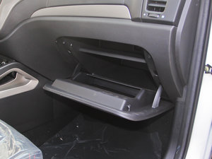 2012款1.6L 自动豪华版 手套箱