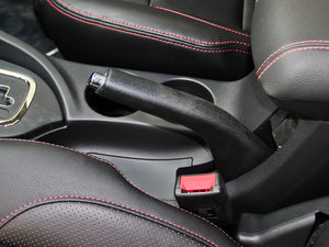 2012款1.6L 自动豪华版 驻车制动器
