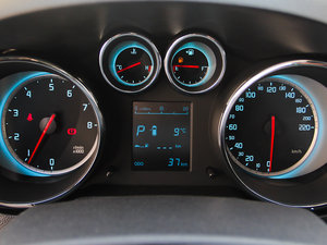 2012款1.6L 自动豪华版 中控区