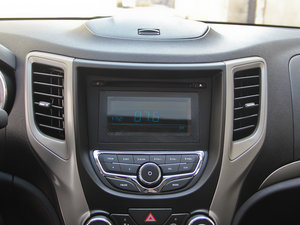 2012款1.6L 自动豪华版 空调出风口
