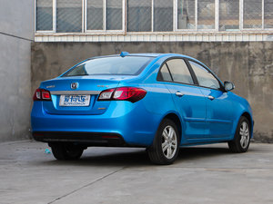 2012款1.5L 手动梦幻版 整体外观