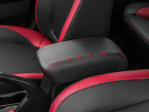2013款1.6L 手动俊酷版 中央扶手箱