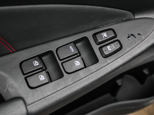 2013款1.6L 手动俊酷版 主驾车窗控制区	