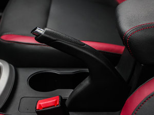 2013款1.6L 手动俊酷版 驻车制动器