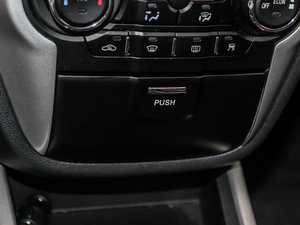 2013款1.6L 手动俊酷版 中控区