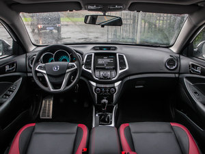 2013款1.6L 手动俊酷版 内饰全景