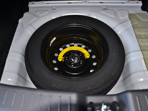 2013款1.6L 自动俊酷版 备胎