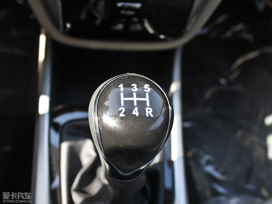 2013���݄� 1.6L �քӾ�Ӣ�� ��V