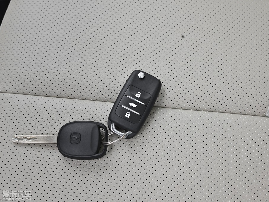 2013���݄� 1.6L �քӺ��A�� ��V