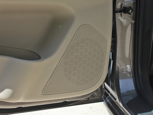2013款1.6L 手动精英版 京V 中控区