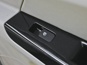 2013款1.6L 手动精英版 京V 中控区
