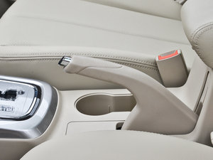 2013款1.6L 自动豪华版 京V 驻车制动器