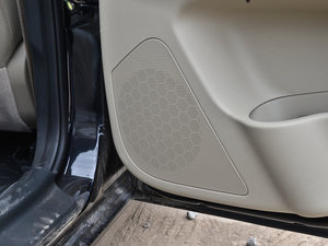 2013款1.6L 自动豪华版 京V 中控区