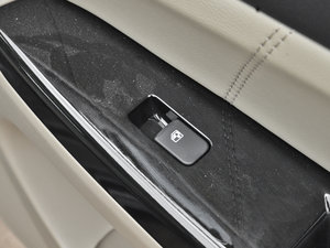 2013款1.6L 自动豪华版 京V 中控区