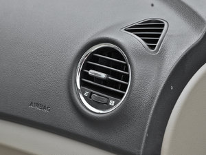 2013款1.6L 自动豪华版 京V 中控区