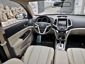 2013款1.6L 自动豪华版 京V 中控区