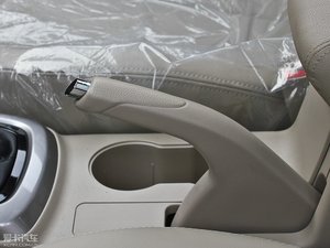 2013款1.6L 手动豪华版 京V 驻车制动器