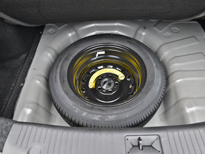 2013款1.6L 手动豪华版 京V 备胎