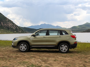 2014款1.8T 自动尊贵版 国IV 正侧（左）