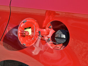 2014款1.6L 手动精英版  油箱盖