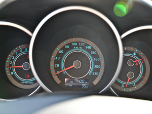 2014款1.6L 手动精英版  中控区