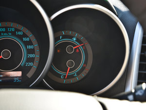 2014款1.6L 手动精英版  中控区