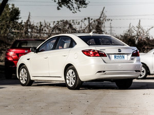 2014款1.6L 手动尊贵版  左后45度