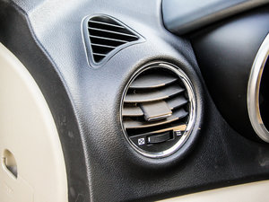2014款1.6L 手动尊贵版  中控区