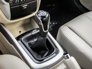 2014款1.6L 手动尊贵版  换挡杆