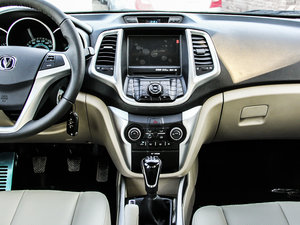 2014款1.6L 手动尊贵版  中控台
