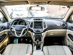 2014款1.6L 手动尊贵版  内饰全景