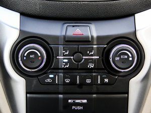 2014款1.6L 手动尊贵版  空调调节