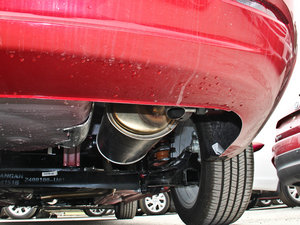 2014款1.6L 自动豪华版 京V 排气管
