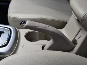 2014款1.6L 自动尊贵版  驻车制动器