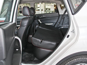 2014款1.6L 手动豪华版 后排座椅放倒