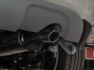 2014款1.6L 手动豪华导航版 排气管