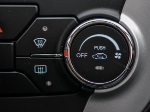 2014款1.6L 手动豪华导航版 中控区