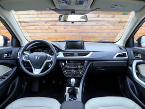 2015款1.6L 手动乐趣型 国IV 中控区