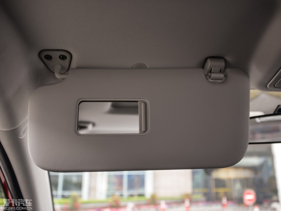 2015���݄� 1.6L �ք����F�� ��IV