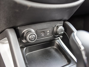 2015款1.6L 自动尊贵型 国IV 中控区