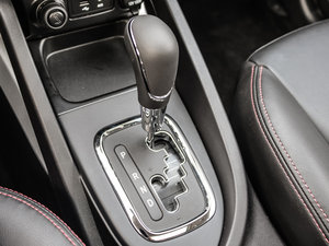 2015款1.6L 自动尊贵型 国IV 中控区