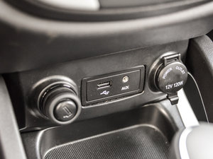 2015款1.6L 自动尊贵型 国IV 中控区