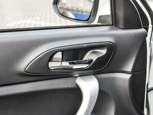 2015款1.6L 自动尊贵型 国IV 中控区
