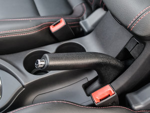 2015款1.6L 自动尊贵型 国IV 中控区