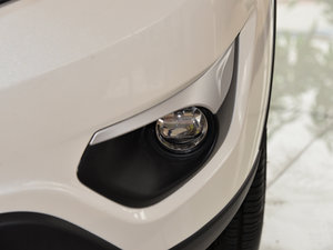 2015款1.6L 手动豪华型 国IV 前雾灯