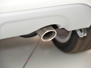 2015款1.6L 手动豪华型 国IV 排气管