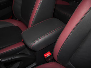 2015款1.6L 手动锐酷型 国IV 中央扶手箱