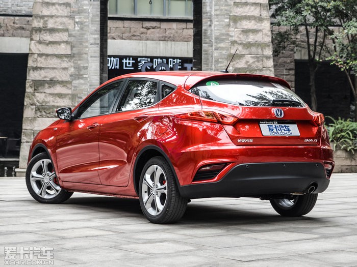 长安致尚xt更名逸动xt 逸动xt是一款两厢版紧凑型车,此次更名后